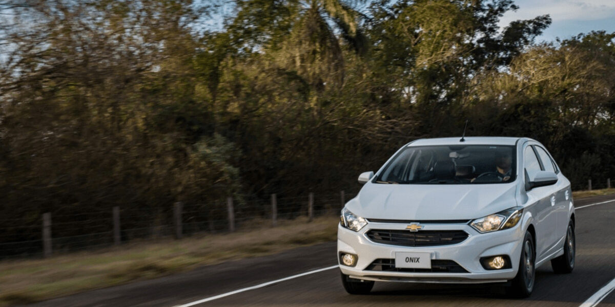 Chevrolet Onix Joy ou LT Descubra qual versão é a melhor para você