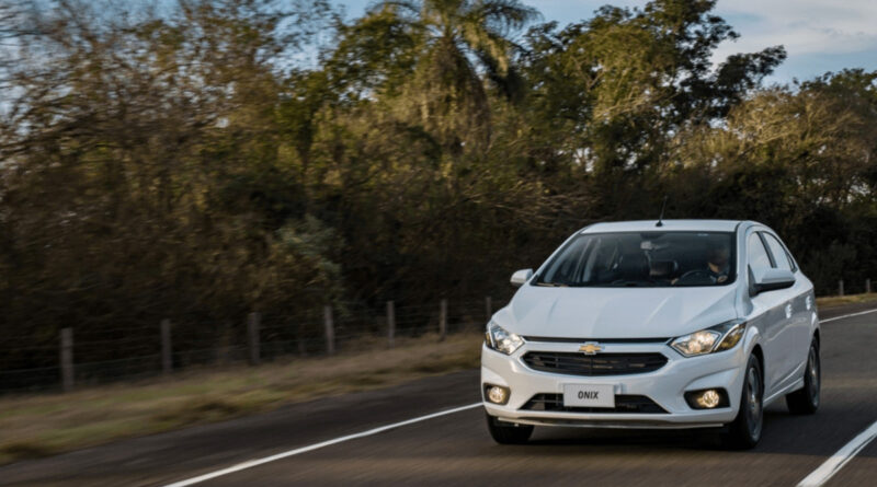 Chevrolet Onix Joy ou LT Descubra qual versão é a melhor para você