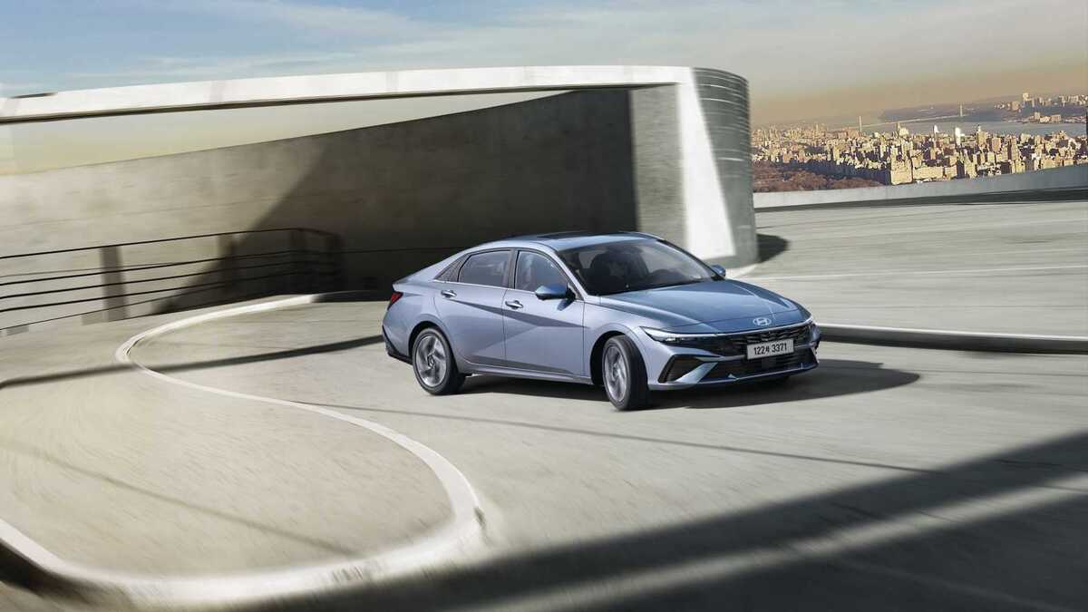 Hyundai Elantra Eleva a Competição em 2024, Desafiando o Honda Civic e Toyota Corolla