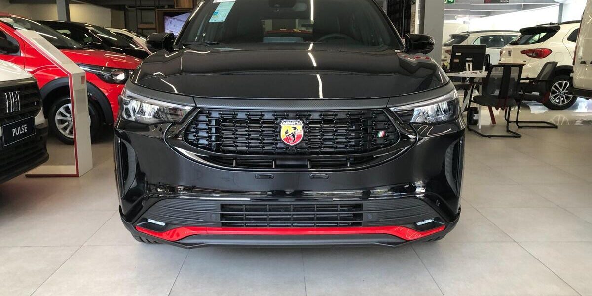 Fiat lança o Fastback Abarth com 185 cv e preço de R$ 160 mil, desafiando o VW Nivus