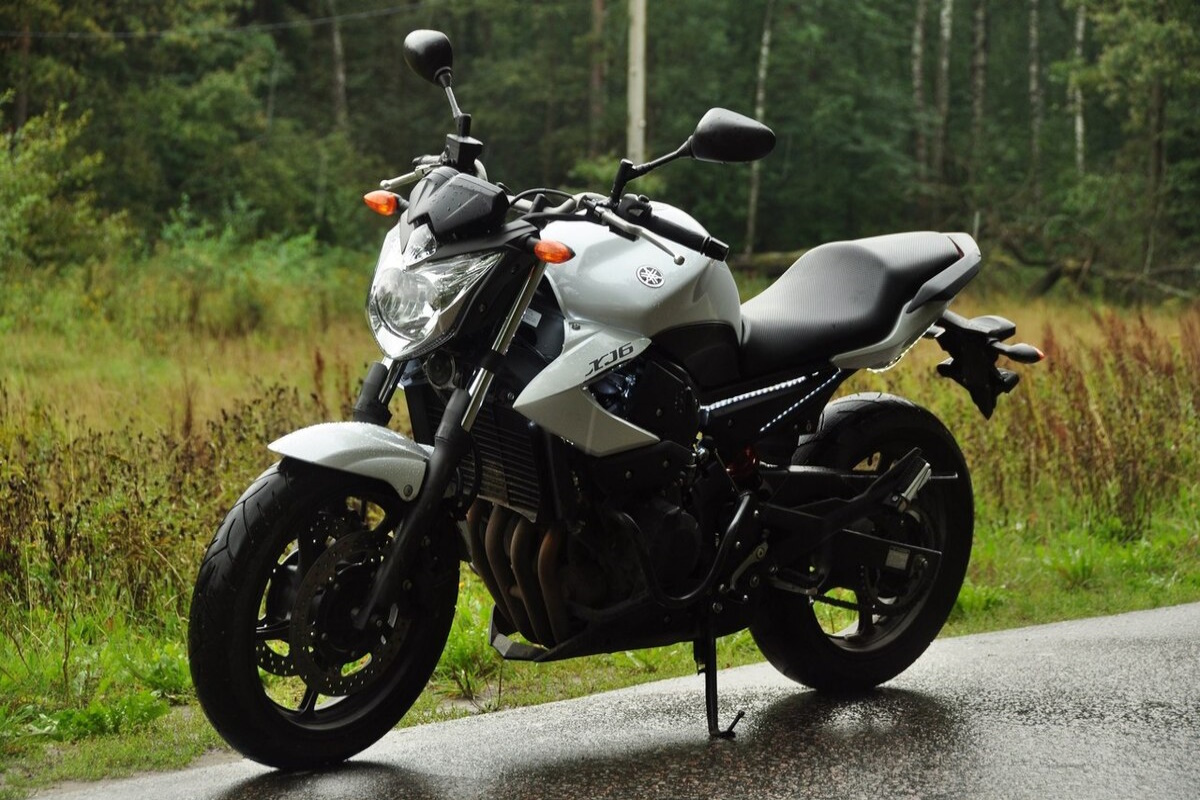 Yamaha XJ6 x Hornet qual é a melhor